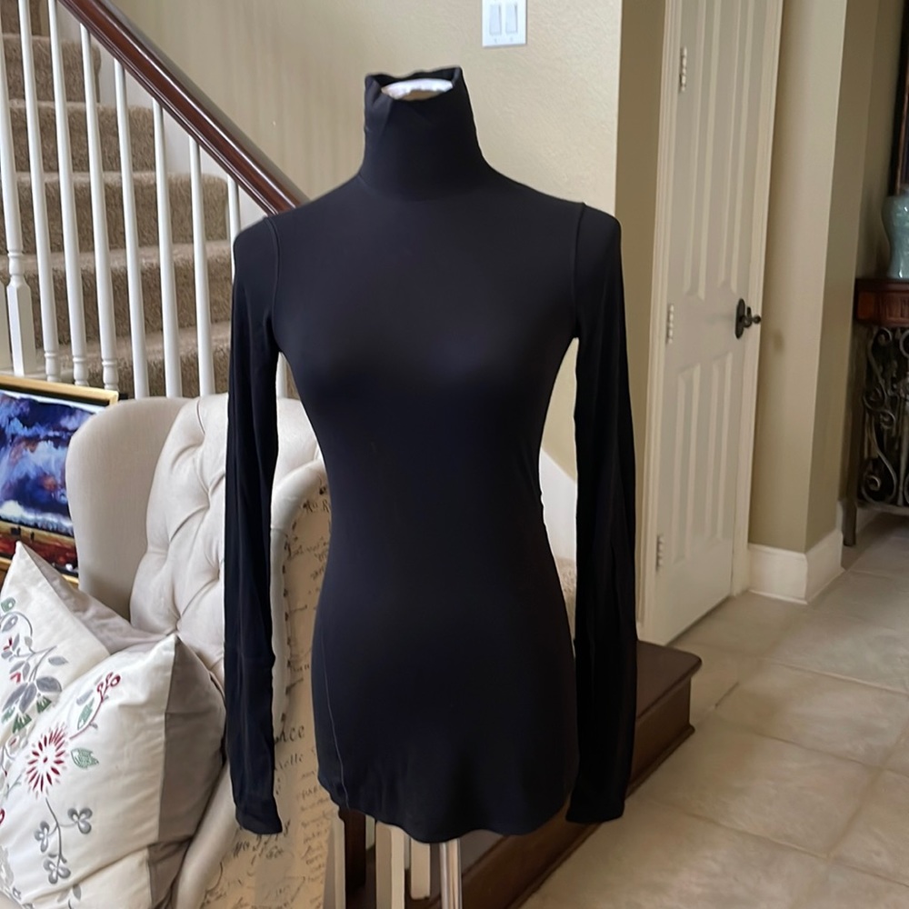 Lululemon black turtleneck